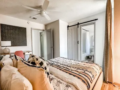 Whoop Ward- Walk to Kyle Field Hotels near Easterwood Airport