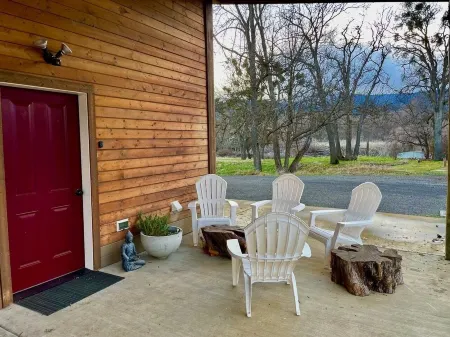 Peaceful, spacious home on 8 acres. Pet-friendly, close town, and a creek!