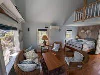 Cozy cottage with Ninigret Pond access and a short walk to the beach