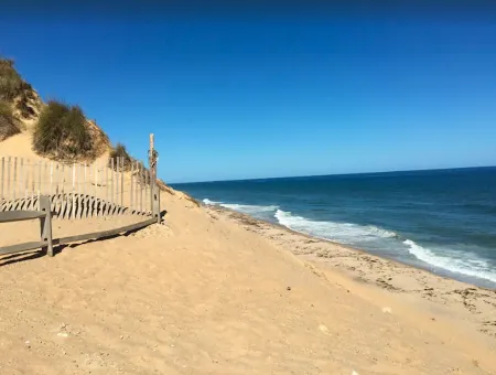 Luxury PTown Condo -  5 Min Walk to Commercial St Отели рядом с достопримечательностью «Рейс Пойнт Бич»