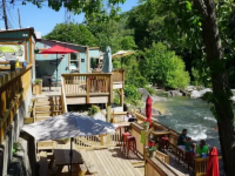 HootOwl Cabin Mountains, Trails and Huge Hot Tub under the Stars! Hotels in Edneyville
