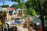 HootOwl Cabin Mountains, Trails and Huge Hot Tub under the Stars!