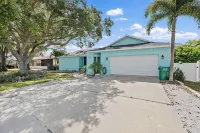Beautiful pool home near the beach ☀️ Publix Super Market at Oakhurst Plaza附近的飯店
