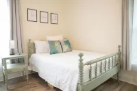 Mr. Willie's Coastal Retreat - the perfect location in downtown Ocean Springs!