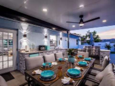 House with Heated Pool and Outdoor kitchen close to Siesta Key Beach!! 휫필드 호텔