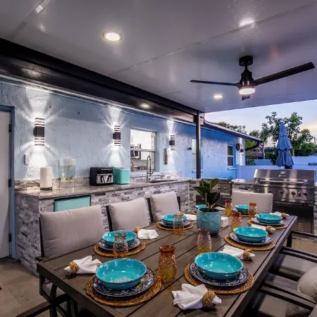 House with Heated Pool and Outdoor kitchen close to Siesta Key Beach!! Отели в г. Уитфилд
