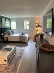 WOODLAND APARTMENT - An open concept 1-bedroom in charming Travelers Rest