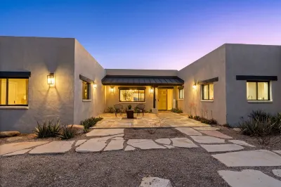 Luxury Catalina Foothills Heated Pool and Spa Sleeps 16 Hotels near CVS