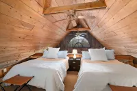 Chic Cabin with Fireplace at Stratton Mountain