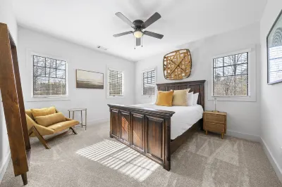 Brand New Townhome in Carrollton Hotels near Center Pointe Suites