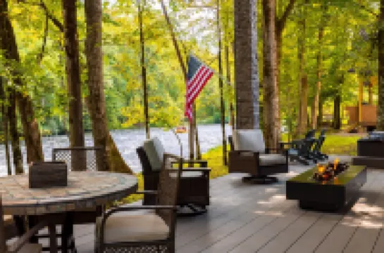 Cabin on Nantahala River with Hot Tub