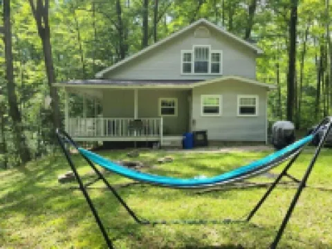 Cheerful 3-brd, 2 full bth cottage with DNR launch lake access on Chippewa Lake