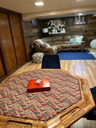 Fantastic 1950s Retro Home - Close to downtown - Quiet Neighborhood Отели рядом с достопримечательностью «Сторибук Айленд»