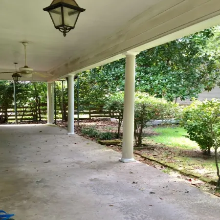 LA BELLE MAISON - Beautiful 1850 Historical home just across from Lions Park!