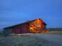 Large cabin with amazing views, mountains, sunsets, and wildlife. Hotels in Sublette County
