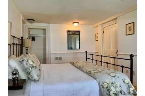 Maple Suite- Private  Ground Floor Apartment in Front of Smith College