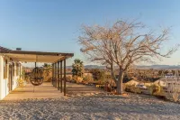 ✧VIEWS✧ 6min to Joshua Tree walk to bars + firepit