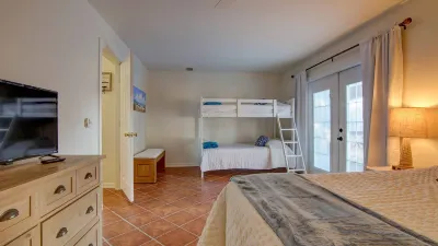 The Bay House - Pet Friendly! Basketball court, firepit - Walk to the Bay! Hotels near Blasted Screen Print & Boutique