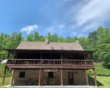 Cabin 8 miles to Pine Creek  Pa. Minutes to  ATV and snow mobile trail and Hyner 克林頓縣酒店