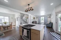 Downtown Vintage Dreamhouse near the Snake River Greenbelt