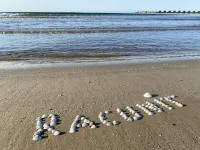 Beachfront Home · 5 Steps to the Sand · Large Private Terrace with Pergola · AC 庫尼特酒店