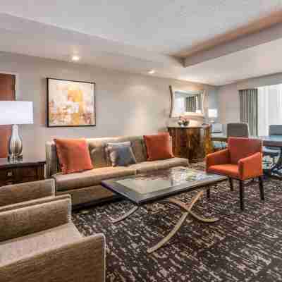 Embassy Suites by Hilton St. Louis St. Charles Rooms