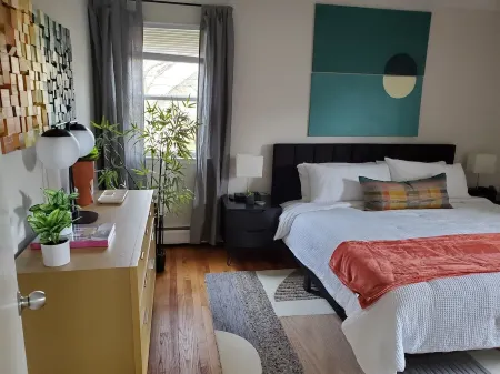 2CHICAGO Train 1MI/WIFI/KING/Free parking/Fox River Bike Trail