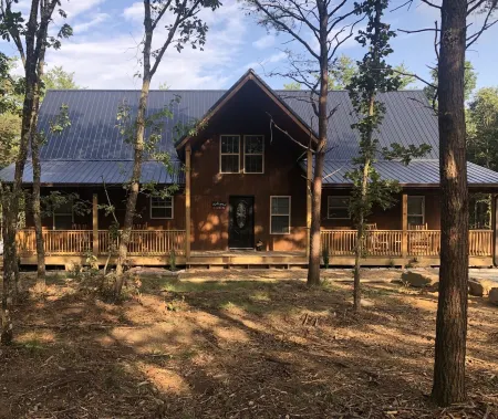 RUSTIC RETREAT w/ Hot Tub - Rest and Relaxation for the Entire Family Sleeps 14