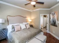 Luxurious condo minutes from Ole Miss & the Square