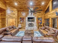 La Mansion on the Frio - Pickleball Court, Pool Hotels in Concan