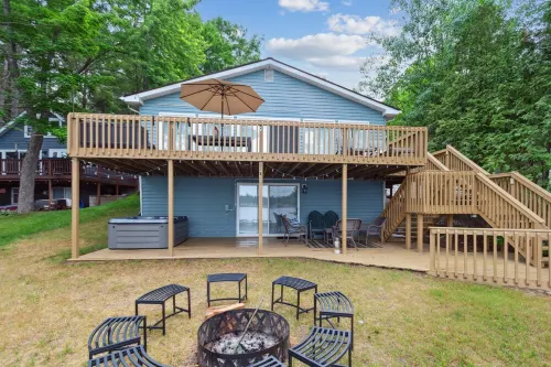 Amazing lake views for the perfect family getaway at the Lake Thirteen Retreat!