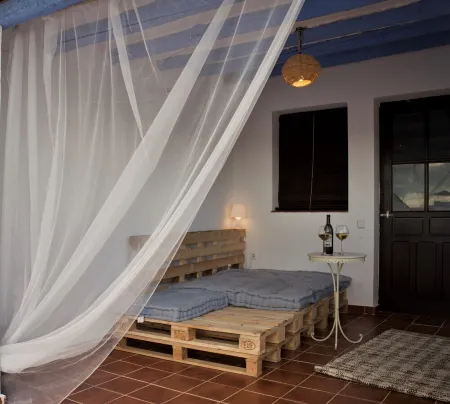 Casa Besana is an old farmhouse renovated in La Mancha toledana. Отели рядом с достопримечательностью «Castillo de Consuegra»