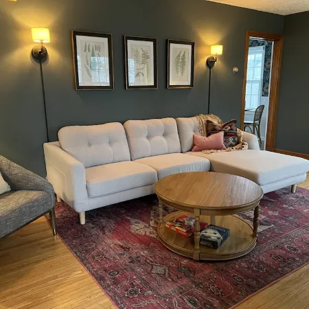 Charming 2 bedroom cottage close to downtown