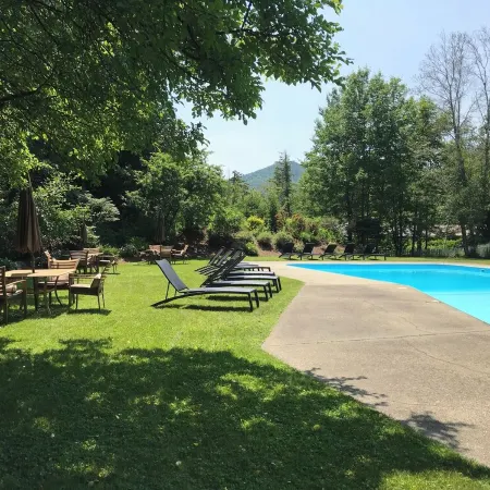 Chic, Cozy & Fun, Ski-in Ski-out, Great Location Stowe!