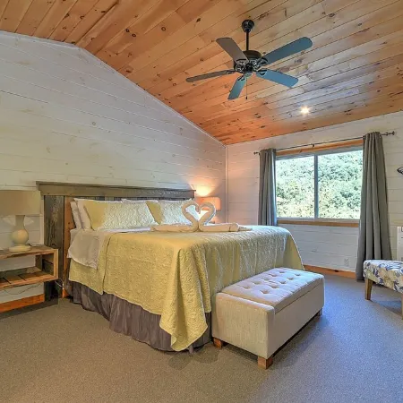 EXPERIENCE THE WATER'S EDGE.  FAMILIES LOVE IT! EVERYONE LOVES IT!