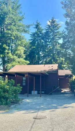 Newly Renovated, AC, Walkable, Central Downtown Bothell Отели рядом с достопримечательностью «Leviton Network Solutions»