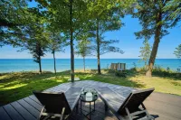 ★Modern Beach House w/Sunset Views/Trails/Golfing/Skiing/Secluded Beach★