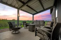 Bourbon Barndominium Bonanza! Golf Simulator+Theater+Hot Tub+Sports Bar+Arcade