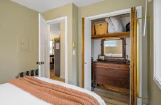 Little Dipper - Cozy Cottage on 400 Feet of Shared Lake Frontage