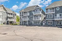 High-End Downtown Traverse City Ground Floor Condo on Quiet Street - 4 stjerner