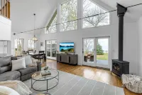 HOT TUB | Lake Front | Lavender Home Hotels in Newfane