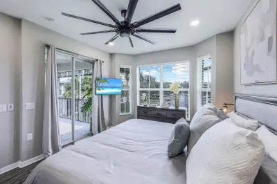 NAPLES RETREAT REMODELED, 2 KING SUITES, POOL, TENNIS, GYM,10 MIN TO BEACH