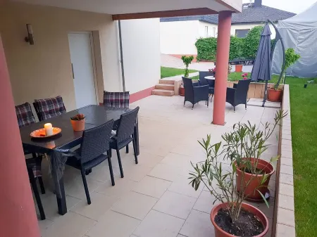 Ferienwohnung Rieslingfreude - Erleben Sie Freude bei Freunden! Отели рядом с достопримечательностью «Музей музыкальных инструментов»