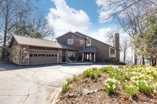 Serene Retreat w/ Stunning Views in Big Canoe