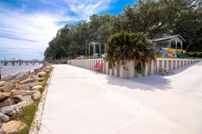 Niceville FL WATERFRONT Captain’sQuarters on the Choctawhatchee Bay