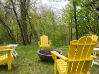 Campfire Cottage: Fireplace, fire pit & no chores! Hotels in Ulster