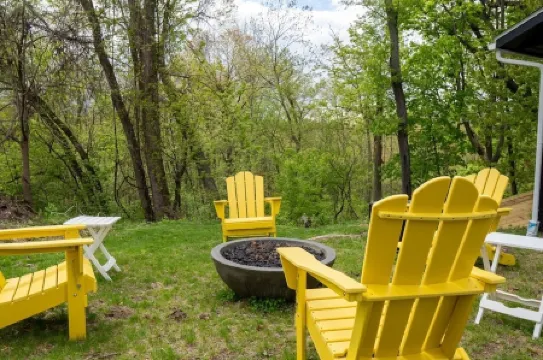 Campfire Cottage: Fireplace, fire pit & no chores!