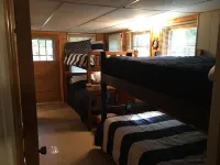 Cute, rustic cabin in Side Lake, No WiFi