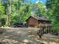 The Pines Mountain Cabin - 3 Bd-2 Ba, Starlink, Hot Tub, Refundable 150 Deposit
