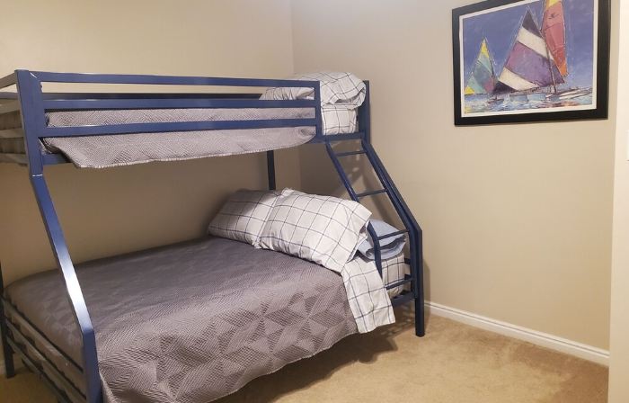 Recharge in quiet mountain neighborhood! Great 180 views! Nearby hiking &skiing!